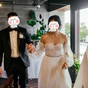 Vera Wang Wedding Dress w/ removable sleeves